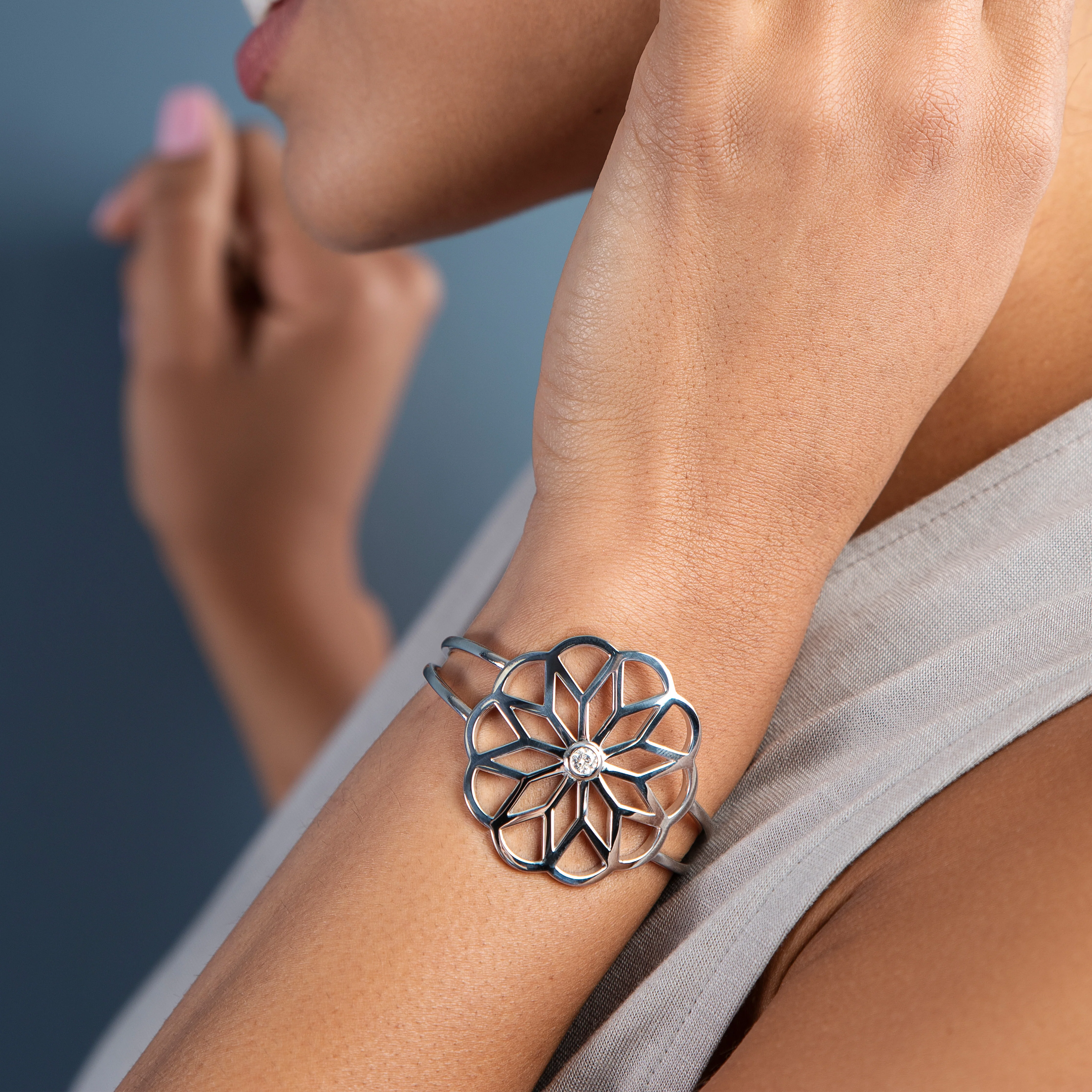 0.23 CTW DEW Moissanite Bezel Floral Cuff Bracelet in Sterling Silver - Image 4
